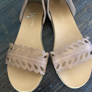 Sandal with back